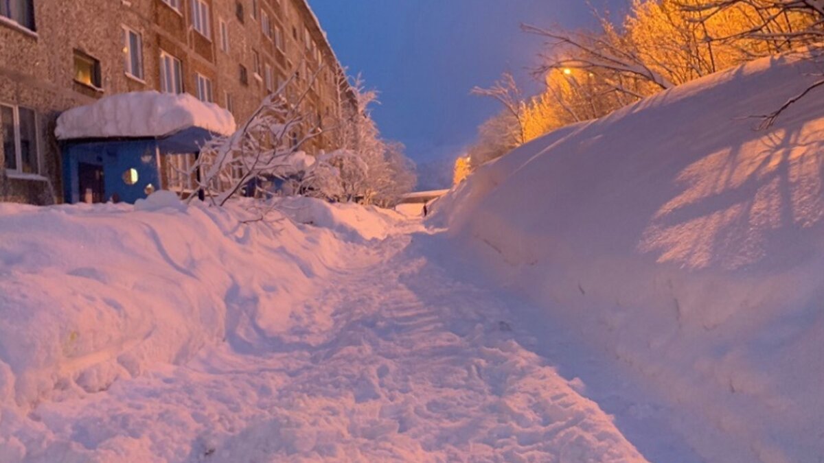 Утро после снегопада в Хибиногорске.