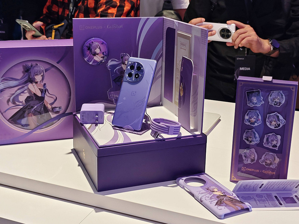 Oneplus 12. Oneplus 12r genshin. "oneplus 12" торец. Oneplus 12. Oneplus 12r genshin.