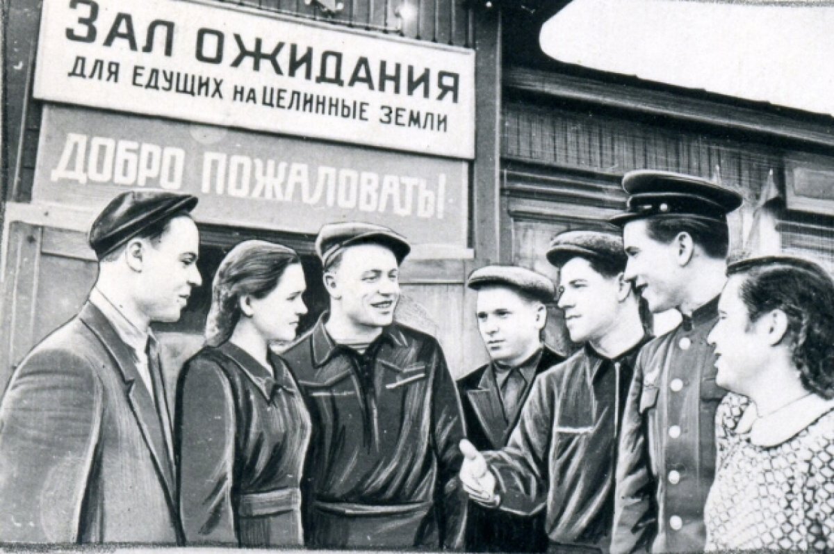   Из города на пахоту.