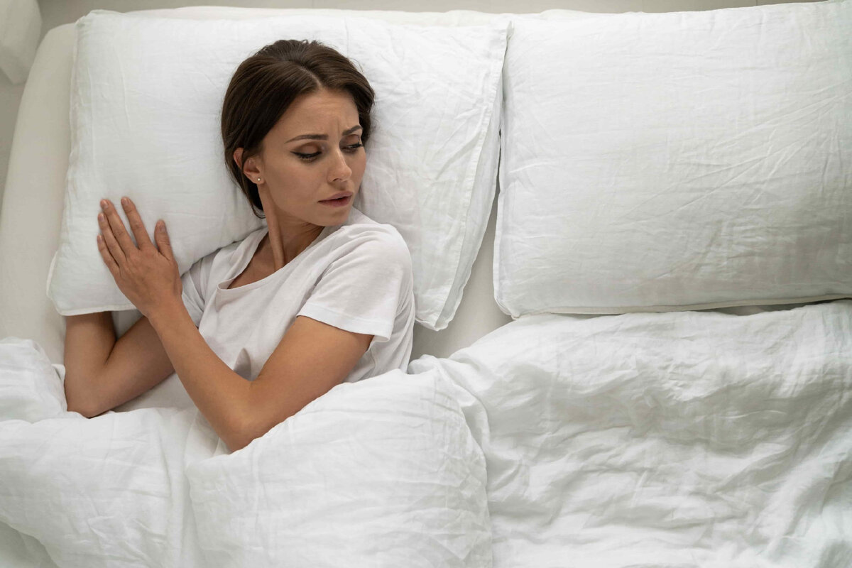 развод. корыстная девушка. девочка соблазняет мужчину. как женщины разводят мужчин. мужчина и женщина спорят.