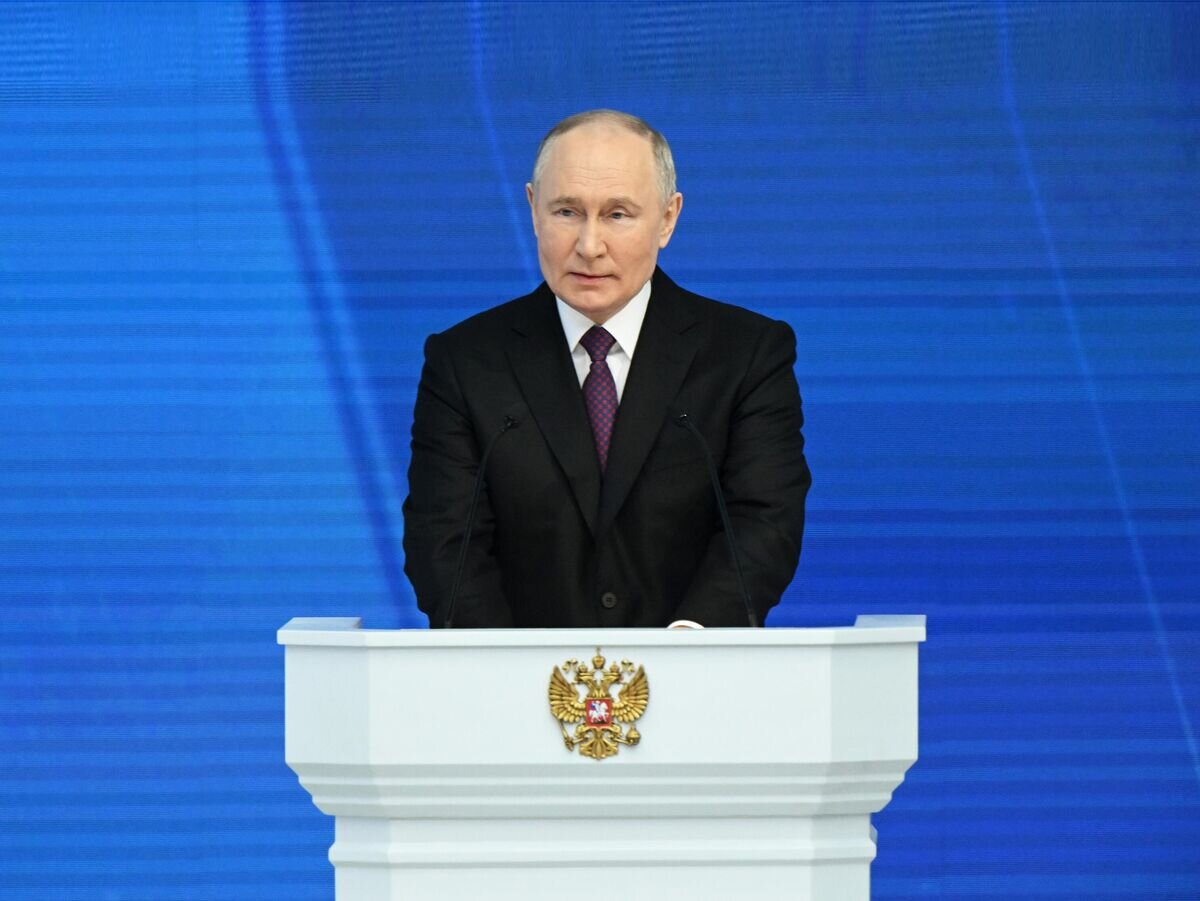    Президент РФ Владимир Путин выступает с посланием Федеральному собранию© РИА Новости / Сергей Гунеев