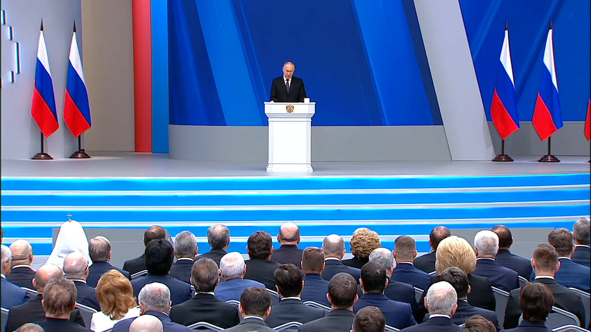    Владимир Путин выступает с посланием к Федеральному собранию.