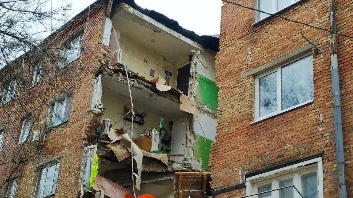     105 жителей дома на Нариманова, 72/3 получили повышенные компенсации по утрате имущества, рассказал глава ростовской администрации Алексей Логвиненко.