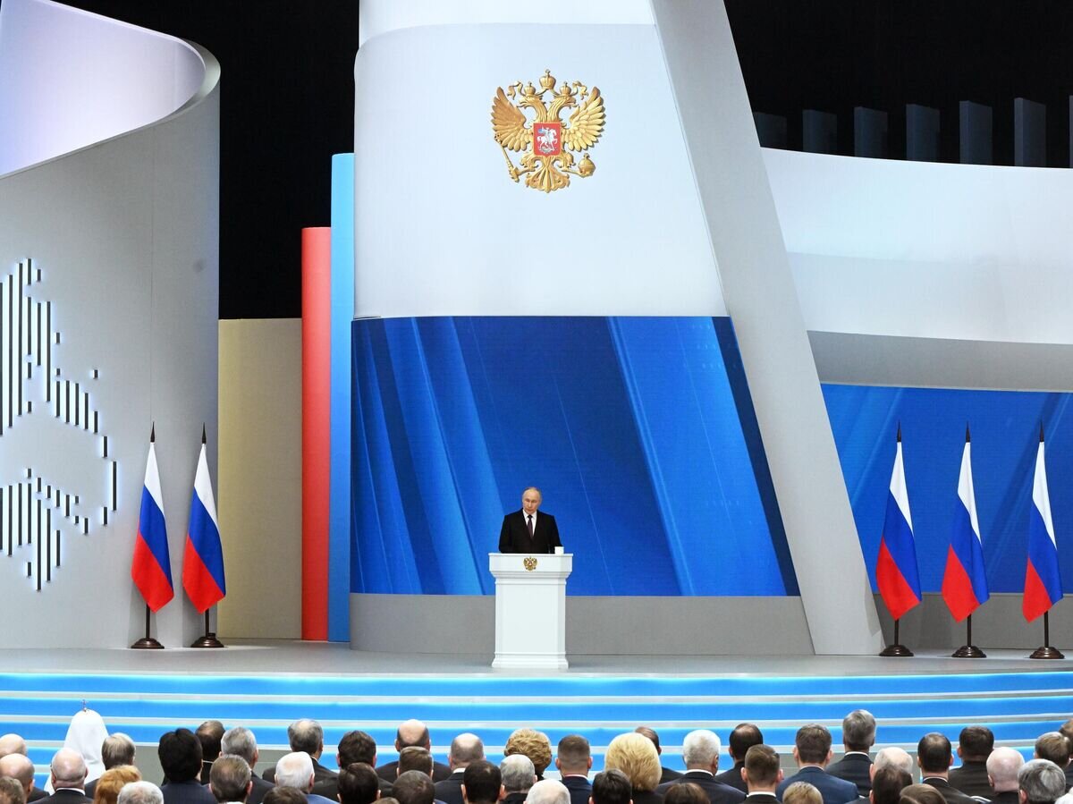    Президент РФ Владимир Путин обращается с посланием к Федеральному собранию© РИА Новости / Сергей Гунеев