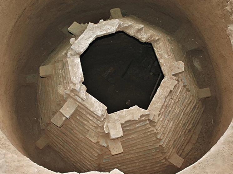 раскрыть странно. табаков и матроскин памятник в москве. человек за дверью. раскрыть странно. идеи для необычных фотографий.