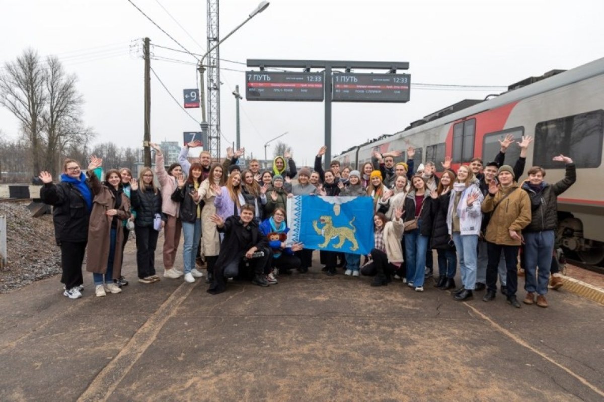 47 псковичей отправились на Всемирный фестиваль молодёжи в Сочи | АиФ-Псков  | Дзен