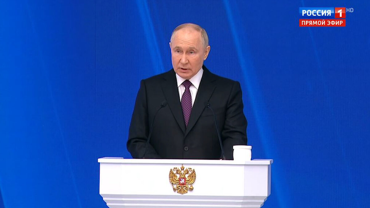    Владимир Путин поручил создать новый нацпроект "Семья" для поддержки рождаемости