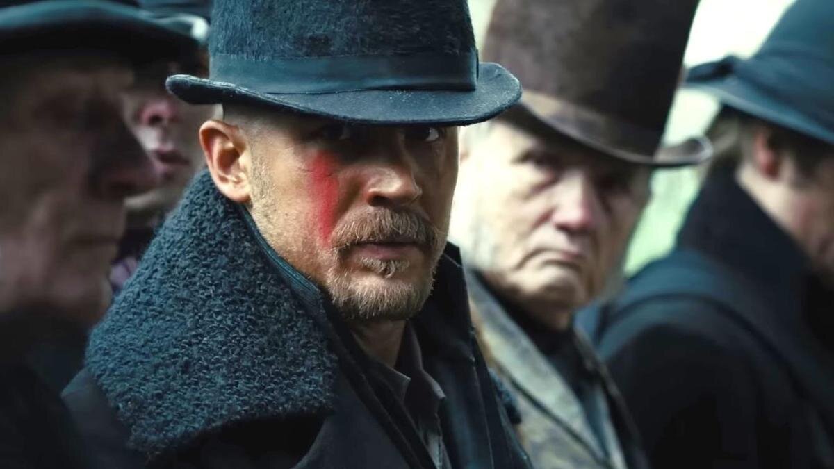    Том Харди в сериале «Табу»:YouTube / BBC