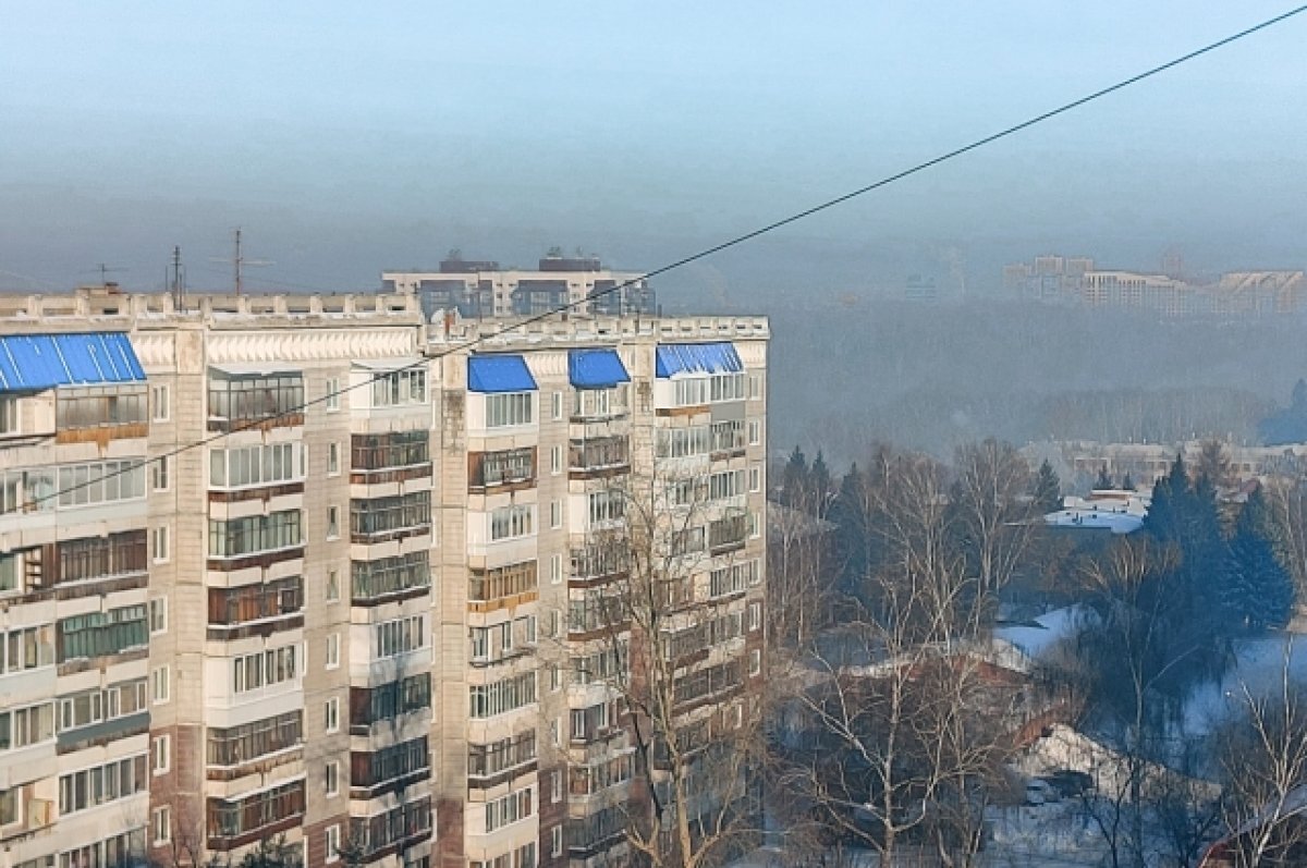    В Томске идет уборка снега с крыш