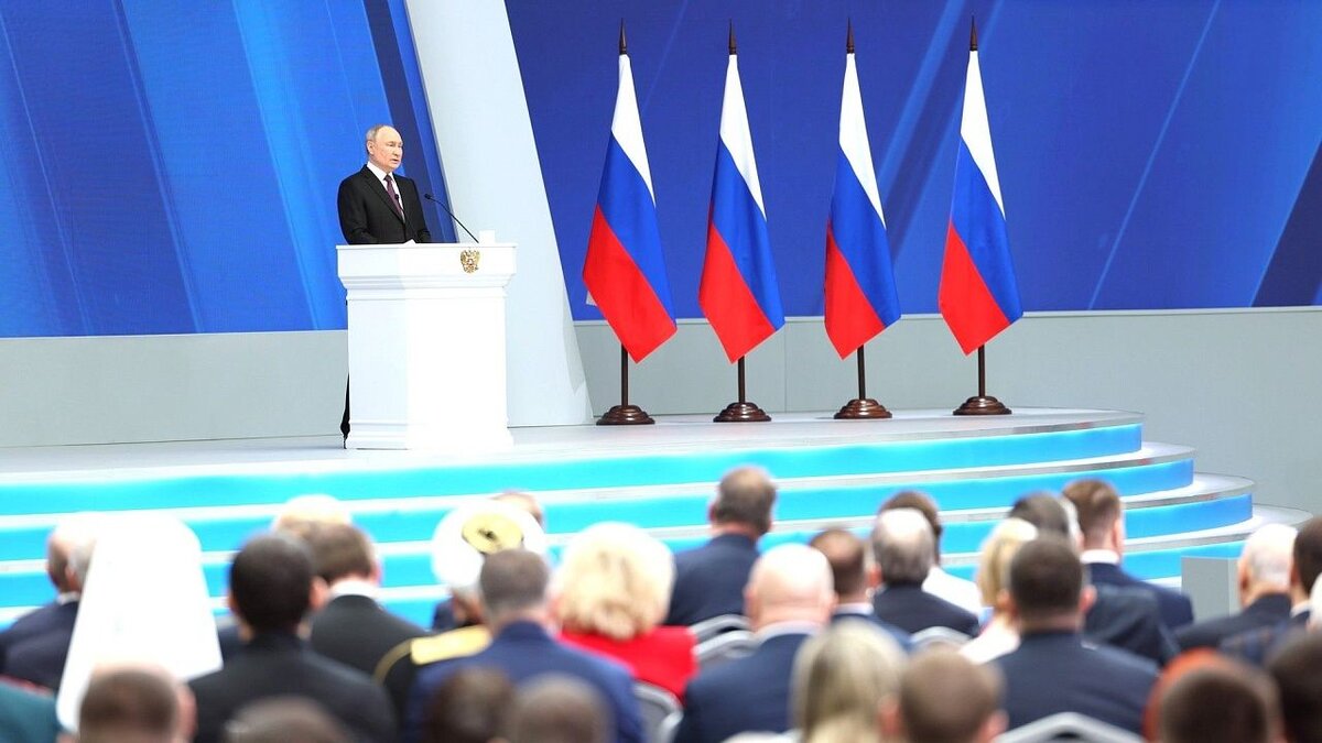    Путин предложил дать выпускникам возможность пересдавать ЕГЭ до конца приемной кампании. Фото: kremlin.ru