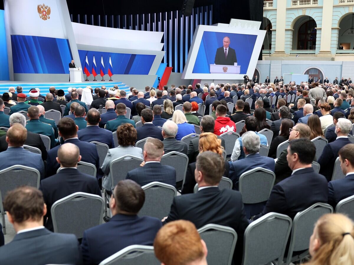    Президент РФ Владимир Путин выступает с ежегодным посланием к Федеральному собранию© РИА Новости / POOL