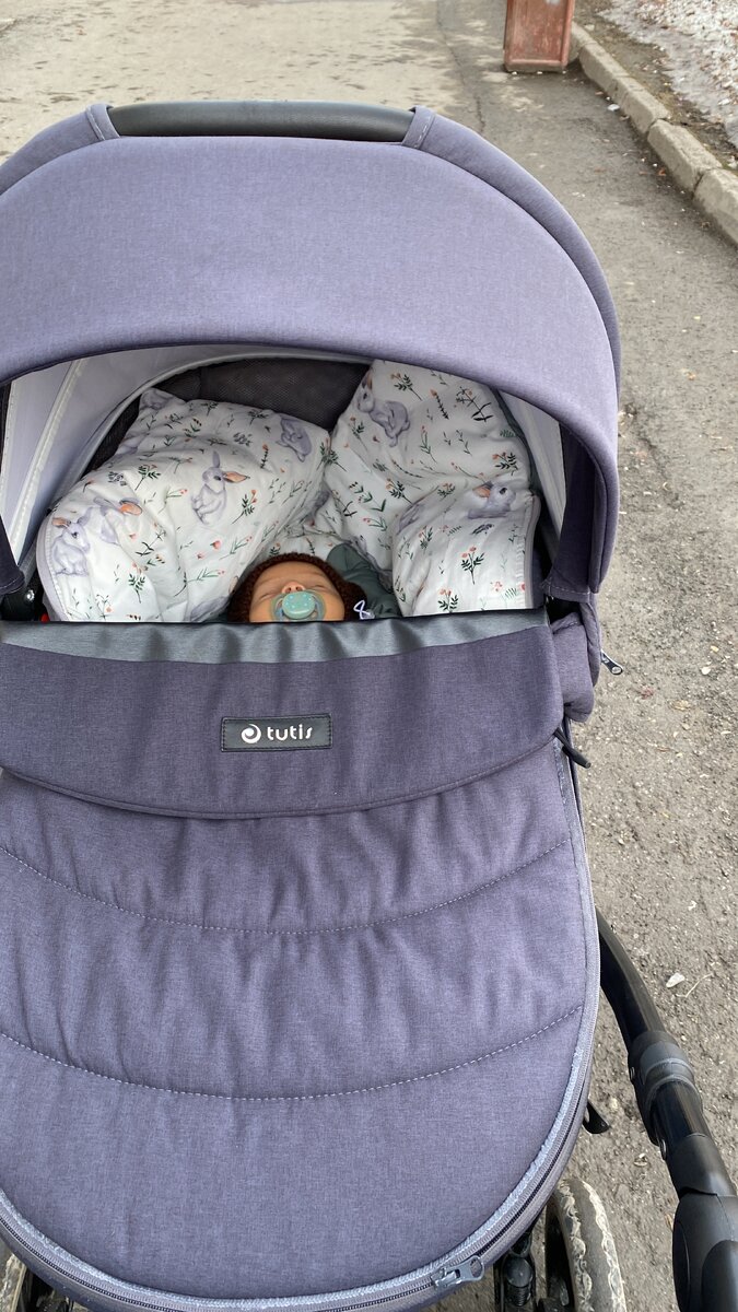 В теплую и сухую погоду мы часто гуляли с сыном вдвоем