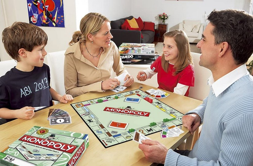 https://tea.ru/article/dlya-detey-i-ikh-roditeley-chem-polezny-nastolnye-igry-i-kakuyu-vybrat-chtoby-za-stolom-bylo-veselo-vsem/