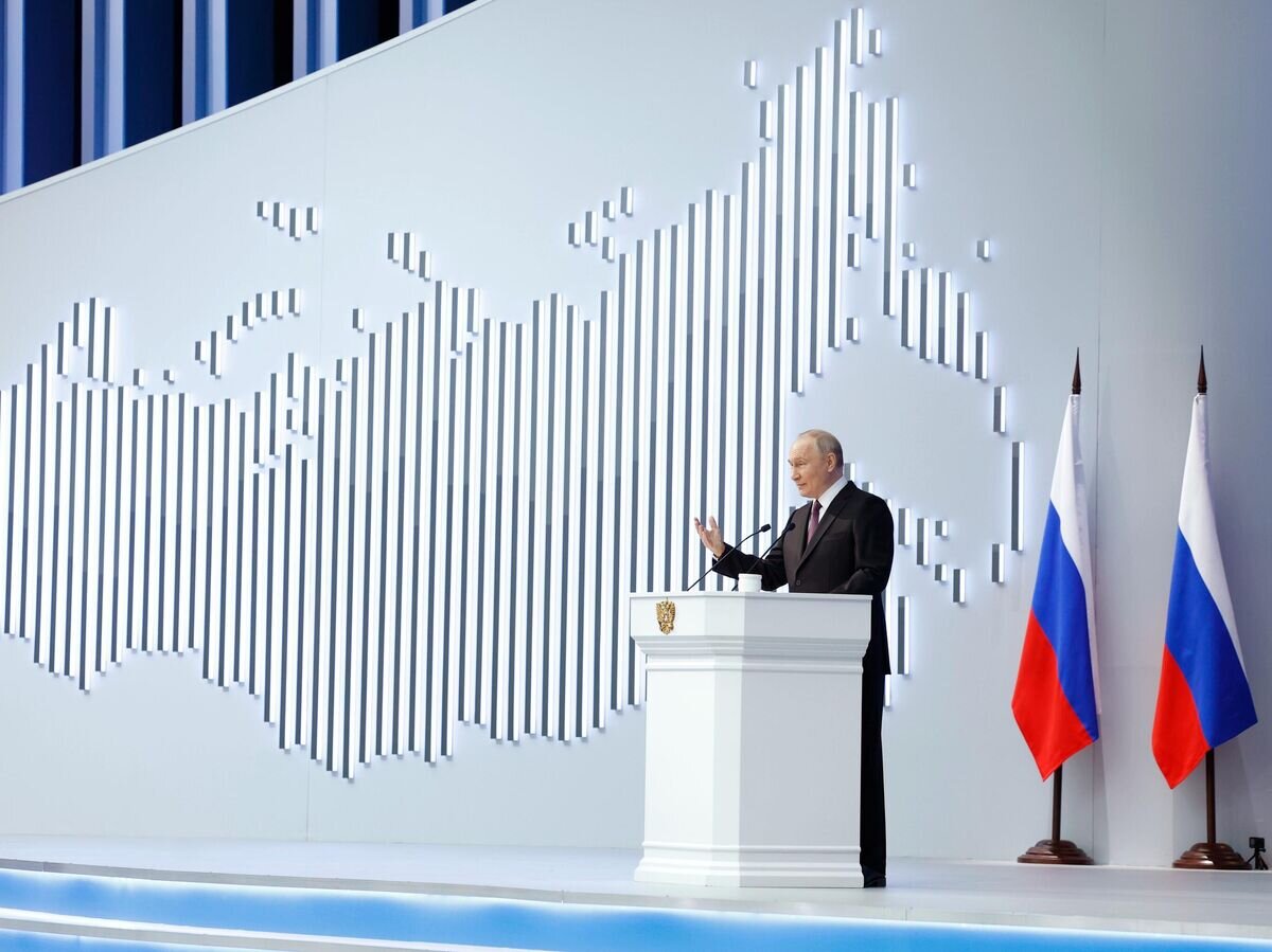    Президент РФ Владимир Путин выступает с ежегодным посланием к Федеральному собранию© РИА Новости / Дмитрий Астахов