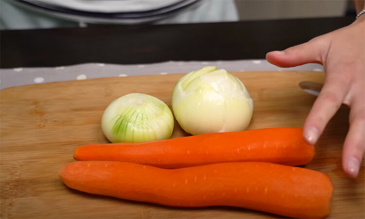 Простой и вкусный салат «Обжорка» для праздничного стола 