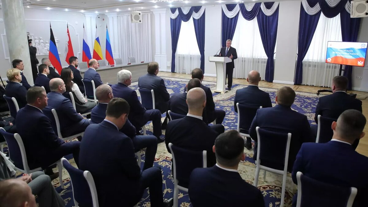     Соглашение о появлении содружества «Донбасс» вступает в силу в марте 2024 года. В содружество войдут ЛДНР, Ростовская и Воронежская области, сообщил RostovGazeta юрист, адвокат Антон Габович.
