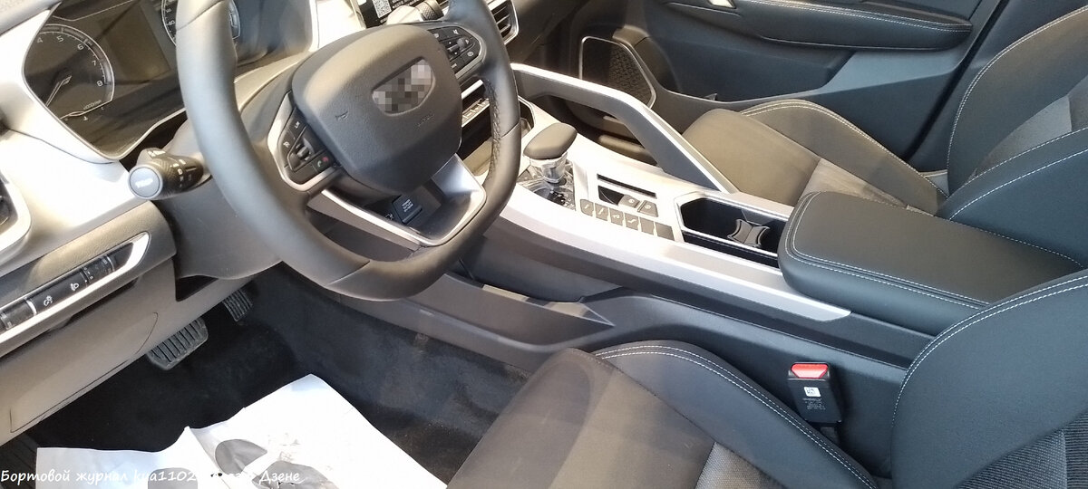 Интерьер кроссовера Geely Coolray. Автор фотографии kua1102