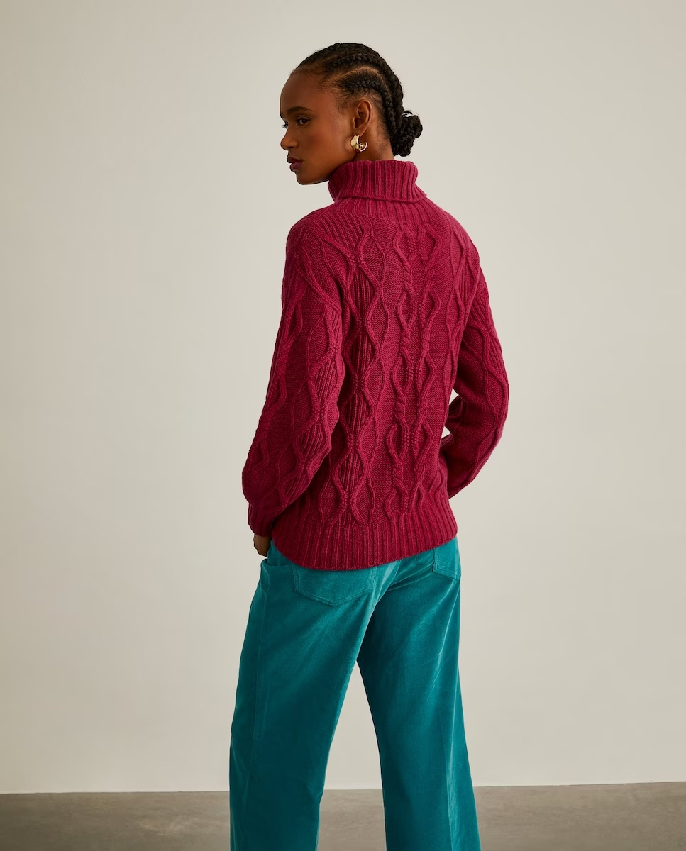 В этой подборке собраны самые красивые джемперы, свитеры и пуловеры, к которым были составлены схемы за 2023 год. Критерием выбора было количество репостов в группе ВК.-12