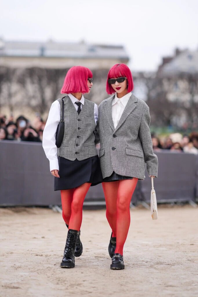 Улицы Парижа изобилуют модниками, но не все из них хорошо одеты — кто на самом деле в тренде?-3