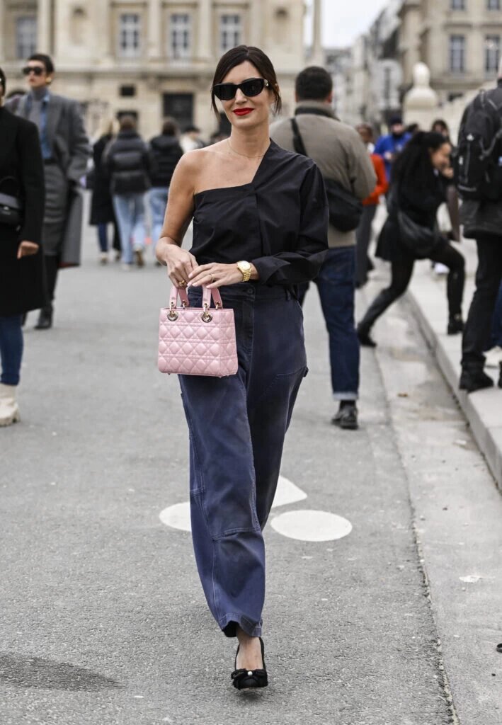Улицы Парижа изобилуют модниками, но не все из них хорошо одеты — кто на самом деле в тренде?-5