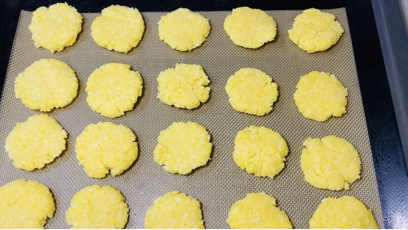 торт из печенья без выпечк. пирожное карпаты. печенье без выпечки рецепт. торт с печеньем. печенье квадратное.