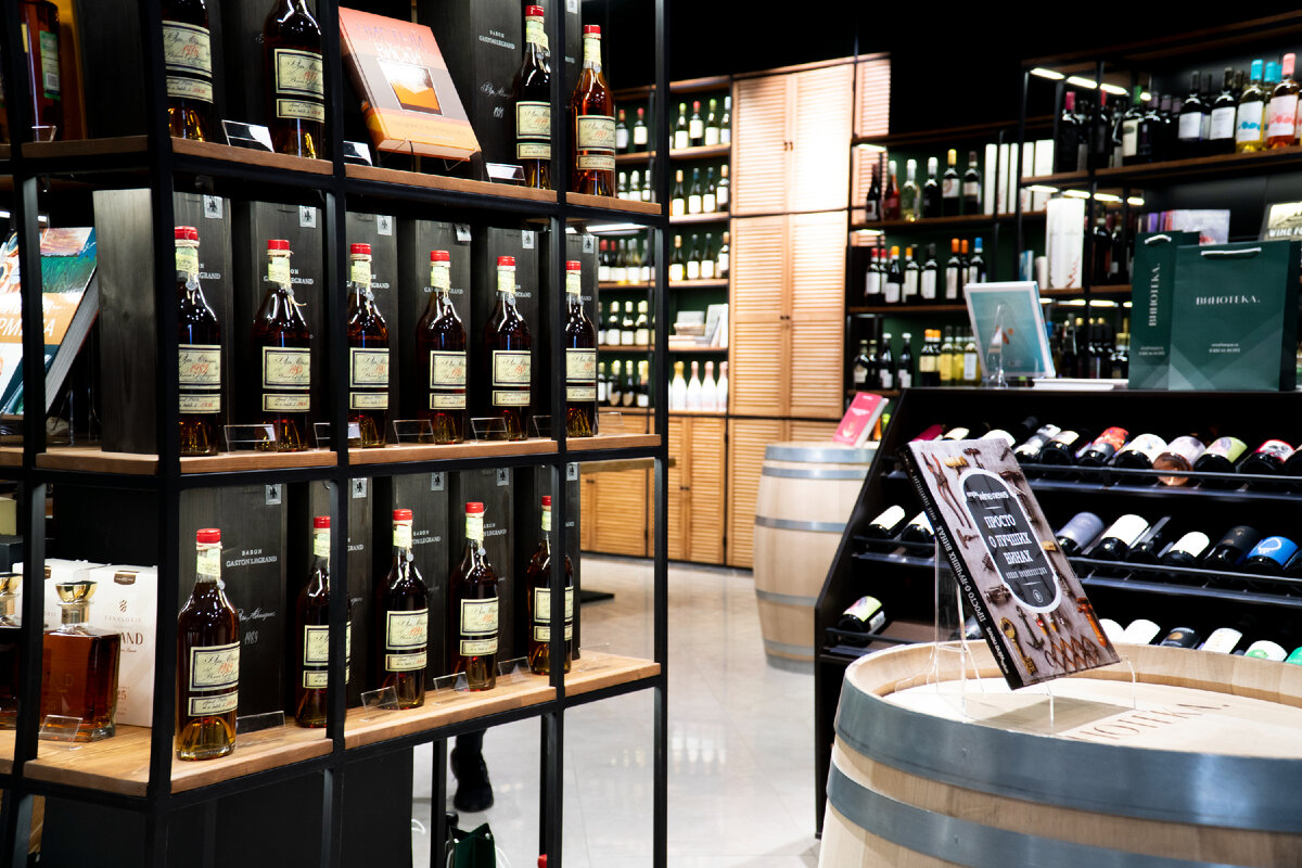Vinoteca, situata în centrul orasului este în cautare de noi mebri a
