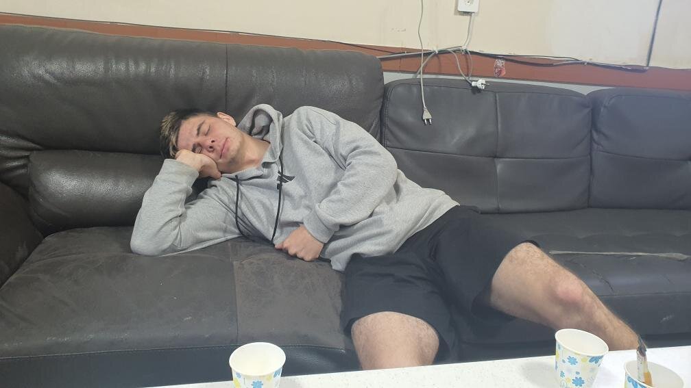 Пришел на офис, жду работку