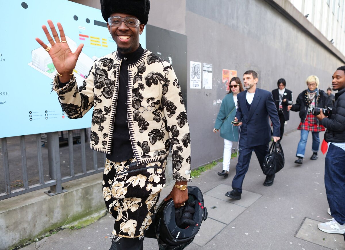 Костюм, отсылающий к коллекции Dior 2022