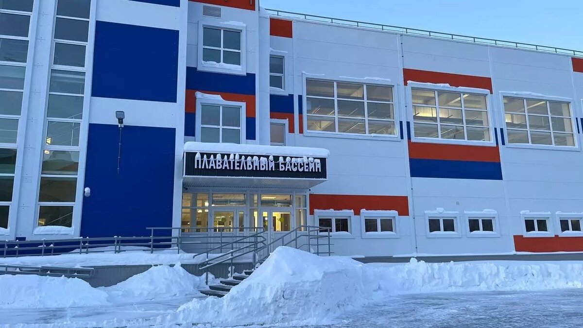     В комплексе два бассейна, тренажёрный зал и зал единоборств.