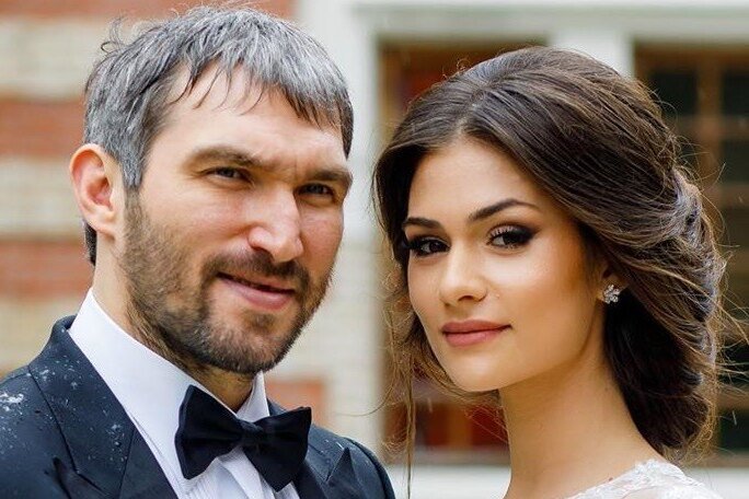 нюдовый маникюр 2018 миндаль. красивые овальные ногти. короткие овальные ногти. маникюр 2024 на короткие овальные ногти дизайн. дизайнер ногтей.