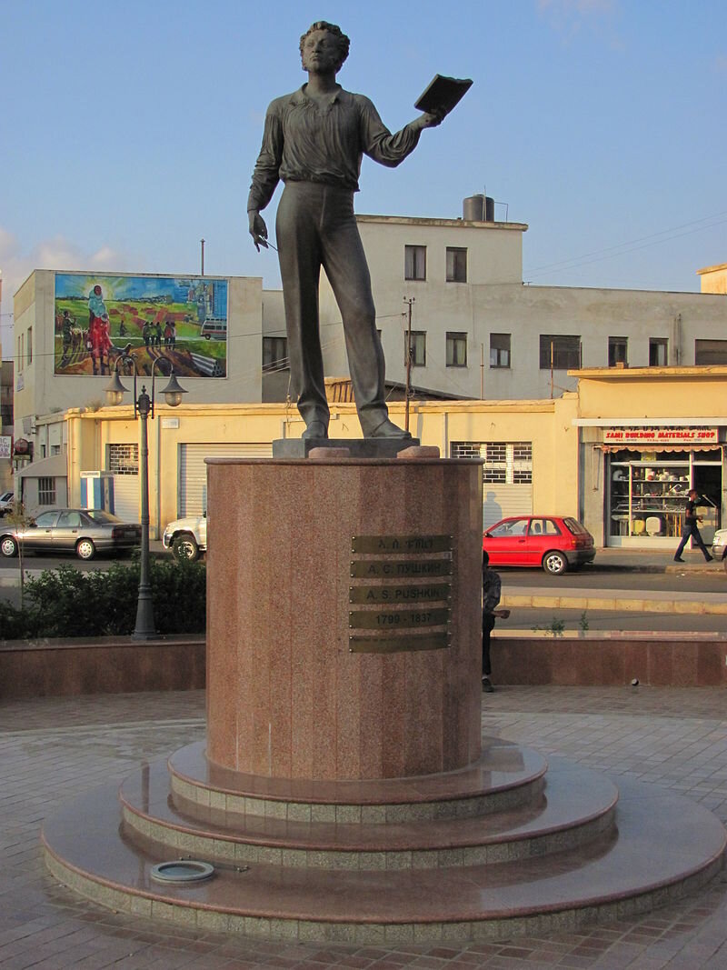 Памятник Пушкину в Асмэрэ - столице Эритреи, 2009 год