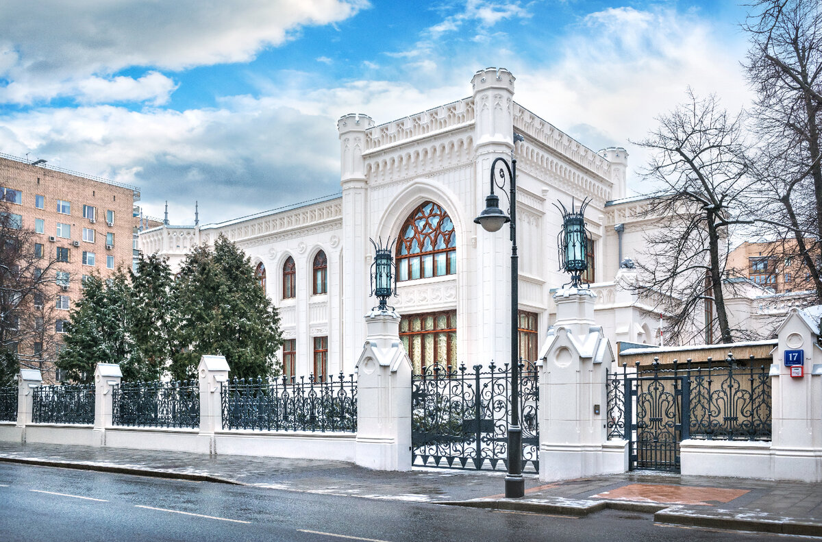 © Baturina Yuliya/ Shutterstock