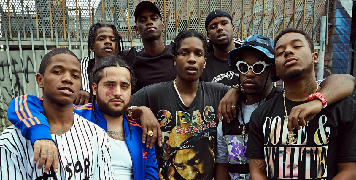 источник фото - https://bondik-kids.ru/negri-na-rabochij-stol