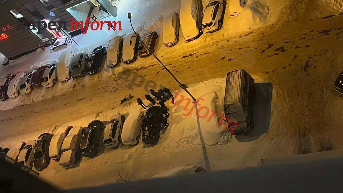     Неадекватный юноша, ползающий по дороге, напугал жителей Петрозаводска. Данную информацию нашему изданию прокомментировали в пресс-службе регионального МВД.