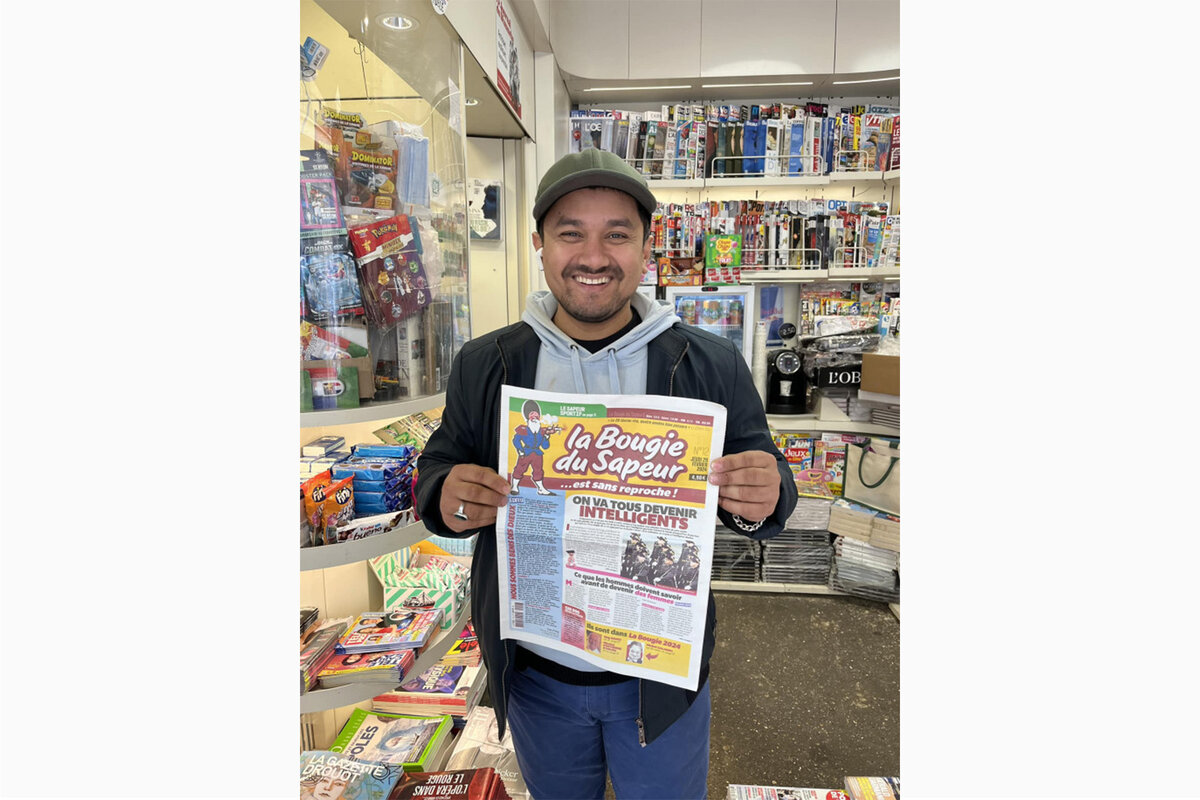       Парижский продавец газет с новым номером La Bougie du Sapeur Фото: официальный аккаунт в Facebook La Bougie du Sapeur