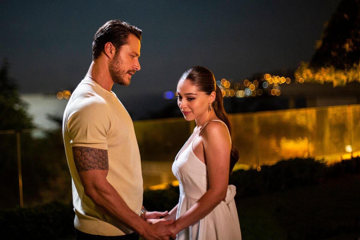 Эмир и Эфсун. Кадр из сериала "Красивее, чем ты"