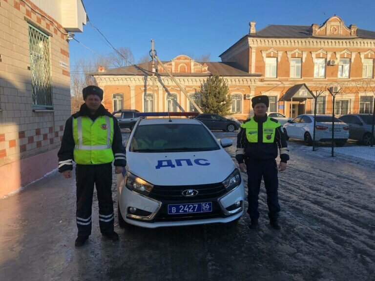   В Орске экипаж ДПС Андрей Аманьязов и Виктор Кульбеда спасли жизнь мужчине Марина Шарт