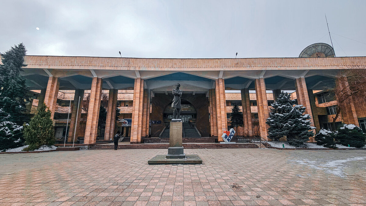 Авторы: ВЛАДИМИР БАННИКОВ