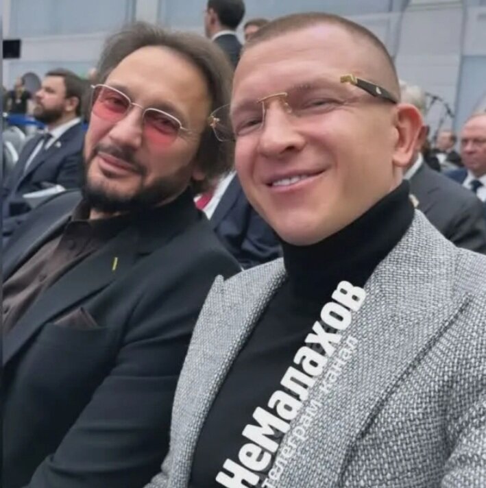 В Гостином дворе.
