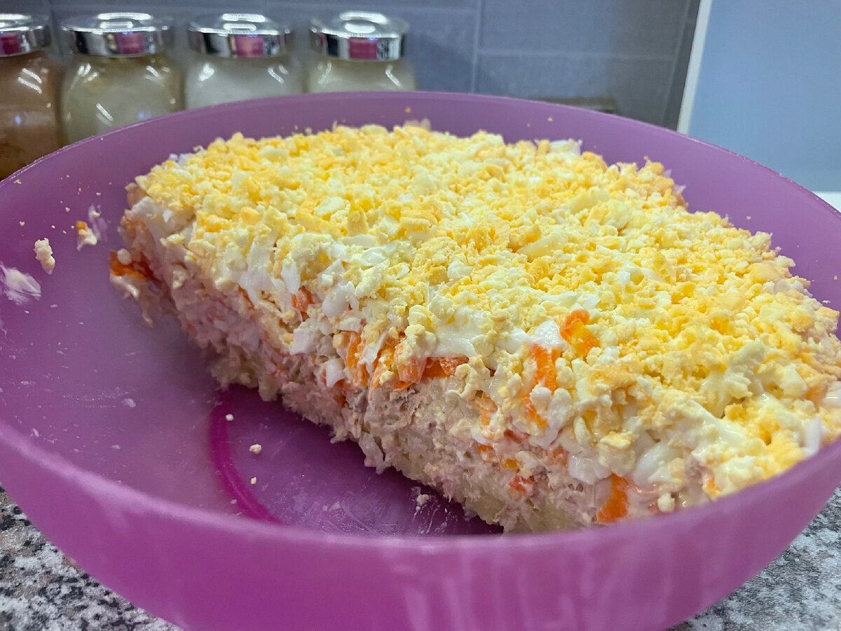 Салат витаминный. Салат"морковь по-корейски"270г золотая рыбка. Морковный салат с изюмом. Салат с корейской морковкой. Красивые блюда из моркови.