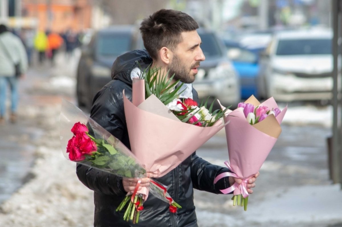    Жители Красноярска на подарок к 8 Марта потратят почти 9 тысяч рублей