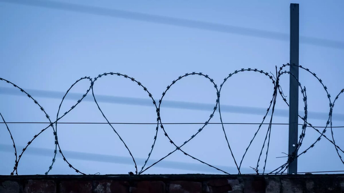     Мужчина должен был выйти из тюрьмы в 2032 году, об этом сообщили в горсуде.