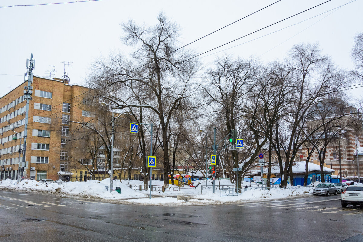 Сквер на углу ленинградской и садовой