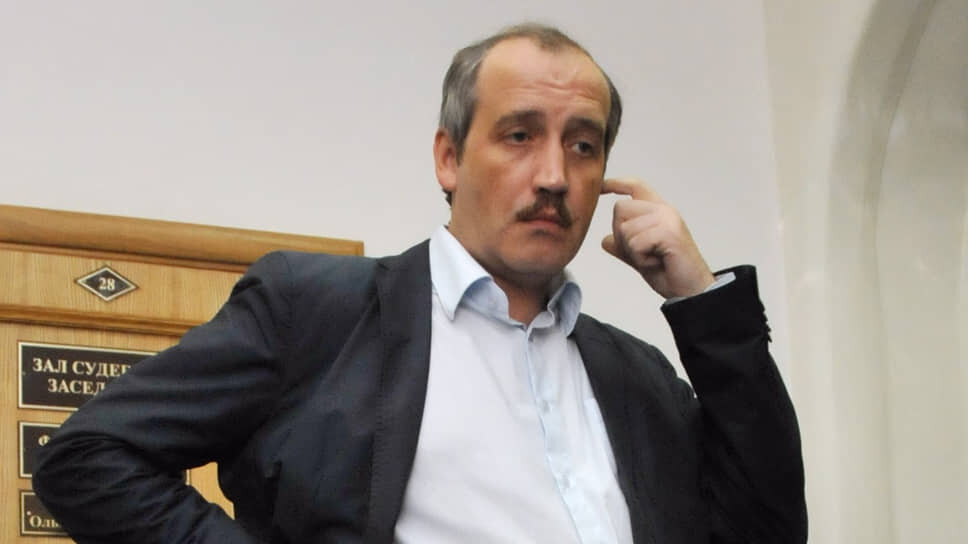 5000 рублей веер. Пятитысячная купюра на белом фоне. Москва сити 2021 год. 30 000 рублей. Сто тысяч рублей.