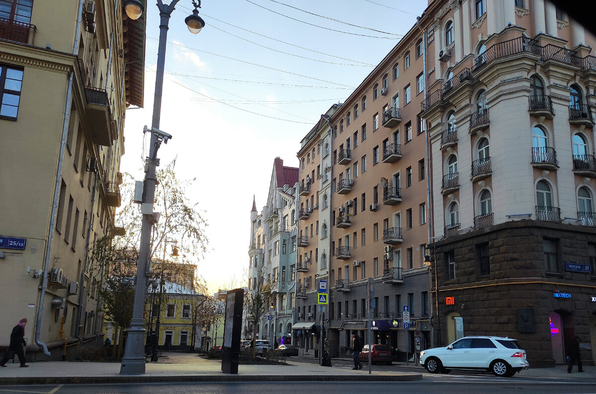 Тверская. Утро