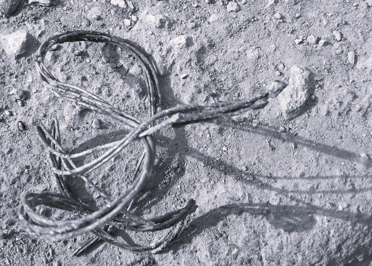 Кабели, обнаруженные в пожарном мусоре