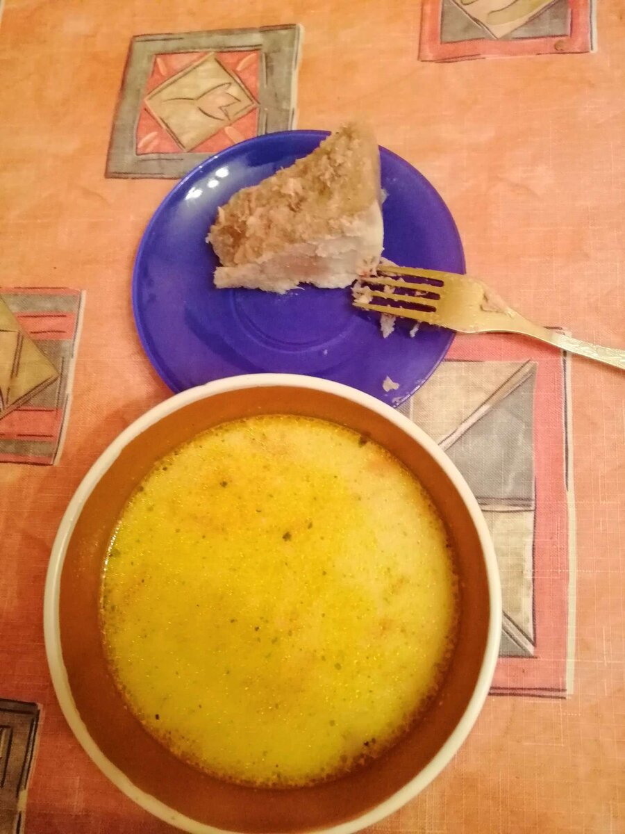 Чтобы  было ещё пожирнее, то ем с холодцом,хотя в супе куриное мясо.
