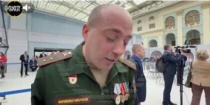    Сергей Токарь смущенно рассказывает, как от жены узнал о "популярности". Фото: скриншот видео телеграм-канала Shot