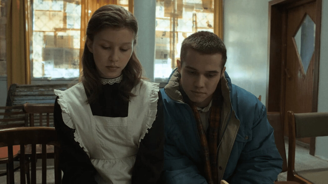 Марат и Айгуль рисуют афишу, сериал "Слово пацана"