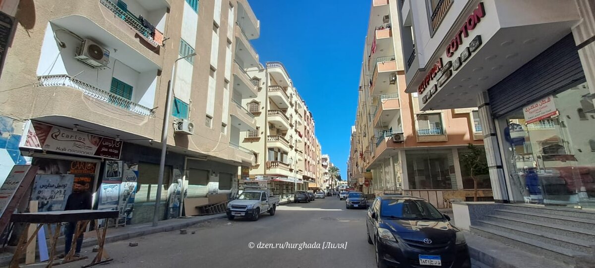 Фото иллюстрация к статье на канале Дзен о том, как женщина не знает, куда ей уехать из надоевшего Египта.